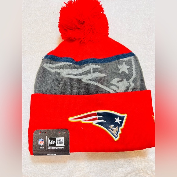 Beautiful Red New Era New England Patriots On Field With Pom Beanie Rare NFL main image 4